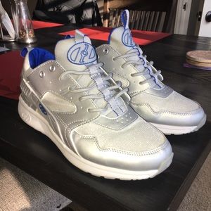 Blue and Silver Heeleys!